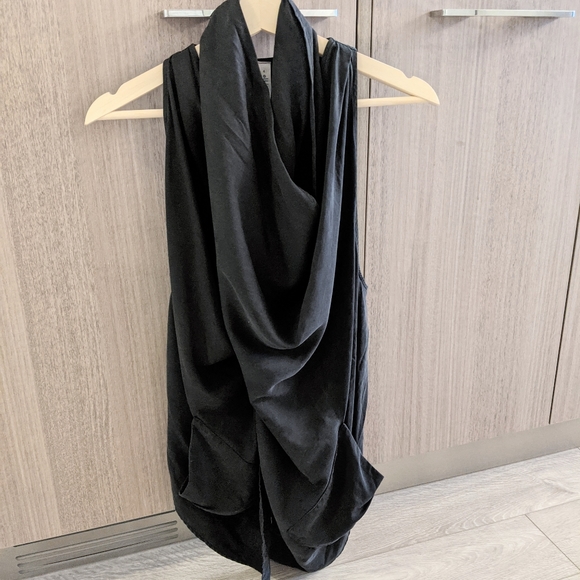 Lululemon Black Tranquility Sleeveless Wrap - Picture 4 of 7